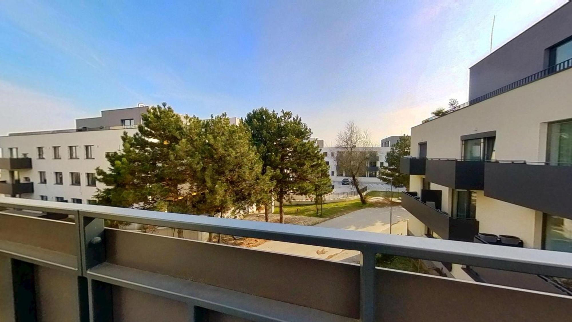 Air-Conditioned 2 Room Apartment, With Terrace, Rovinka, 302 Exteriör bild
