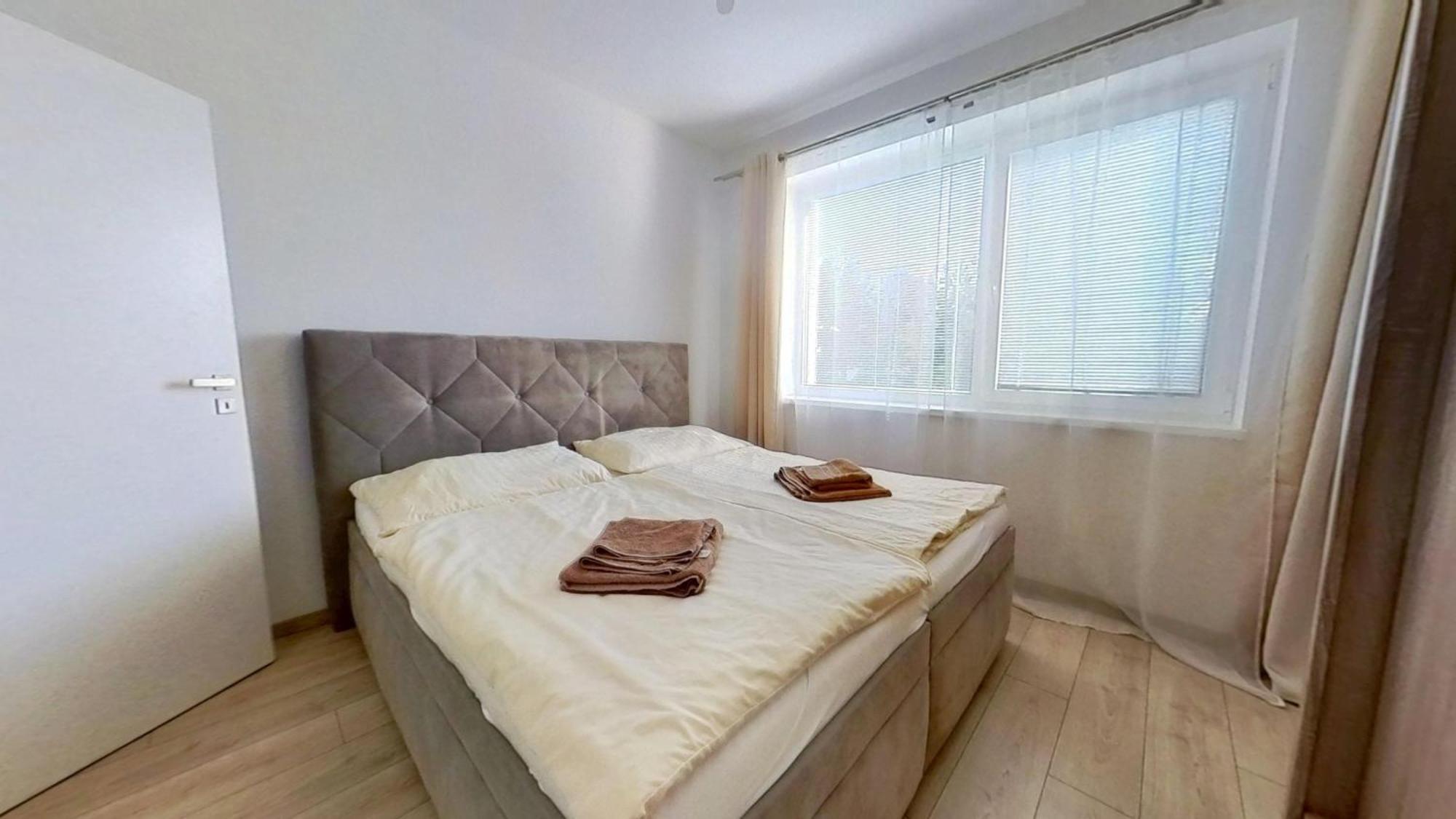Air-Conditioned 2 Room Apartment, With Terrace, Rovinka, 302 Exteriör bild