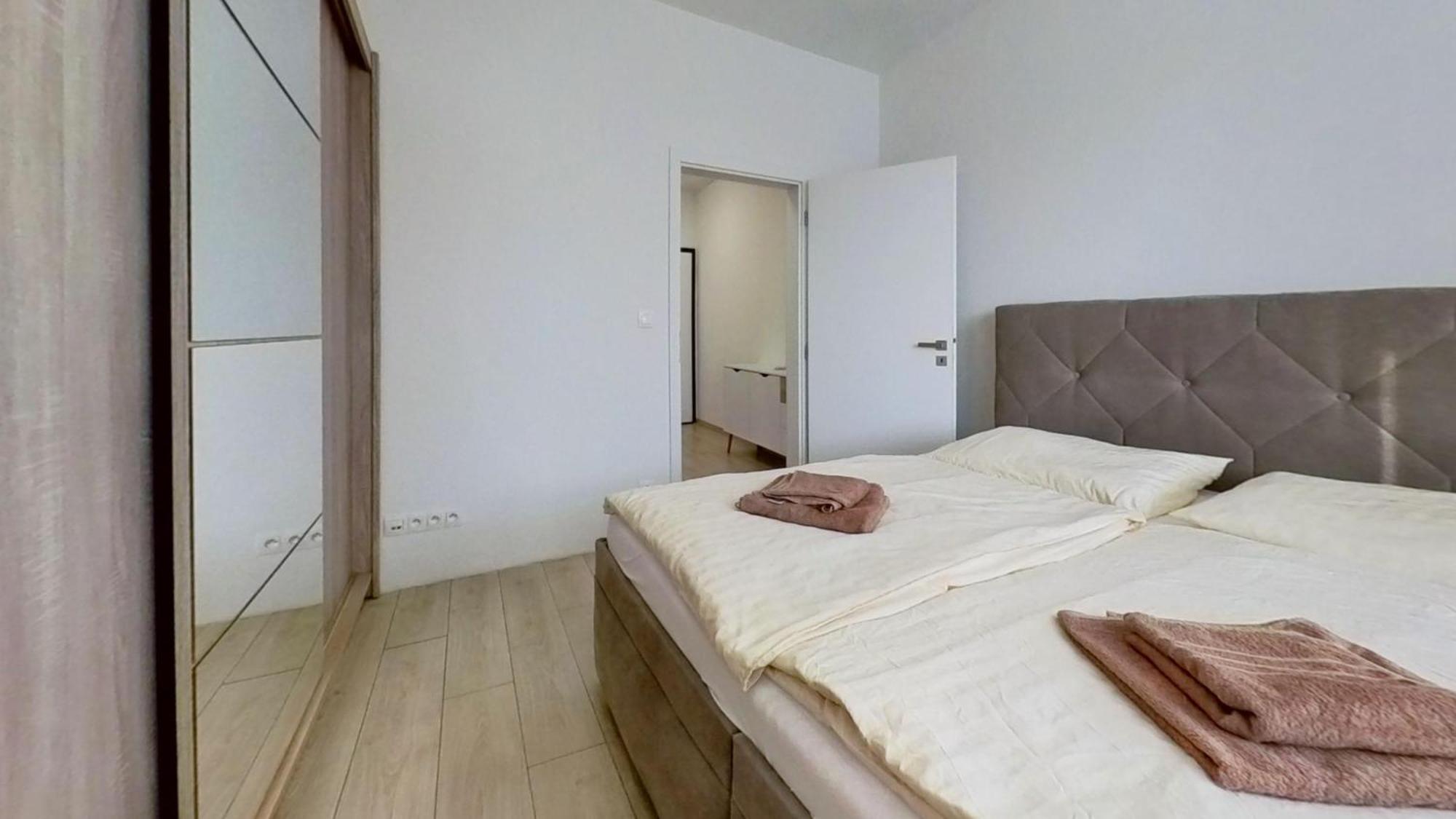 Air-Conditioned 2 Room Apartment, With Terrace, Rovinka, 302 Exteriör bild